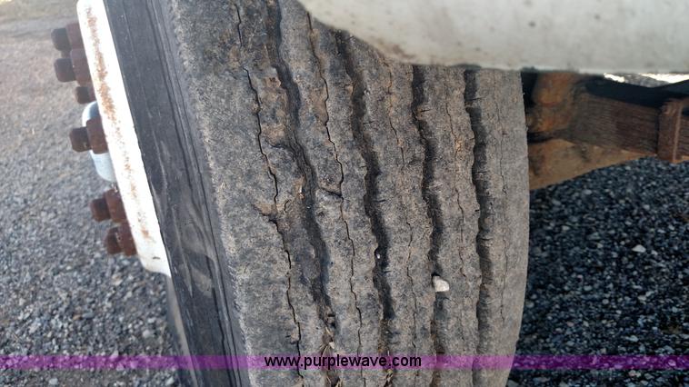 image for item K1236 1991 Ford LS9000 feed truck