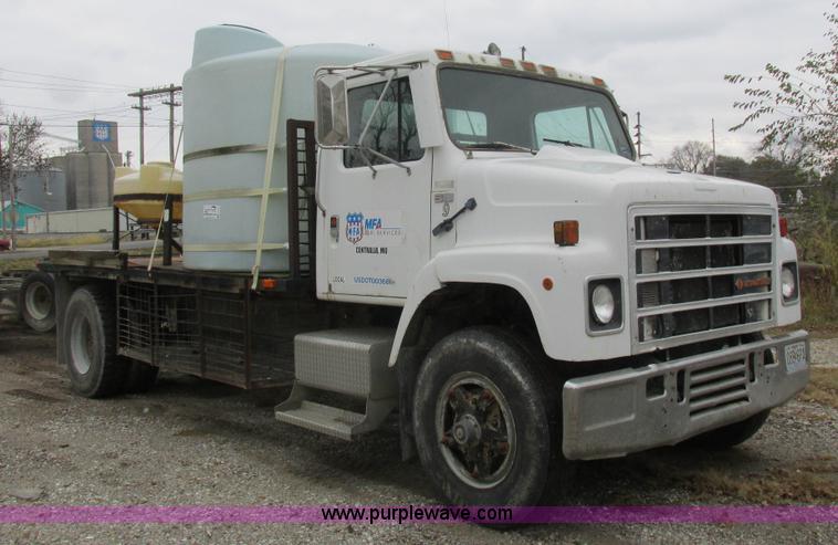 image for item K2230 1986 International 2375 flatbed tank truck