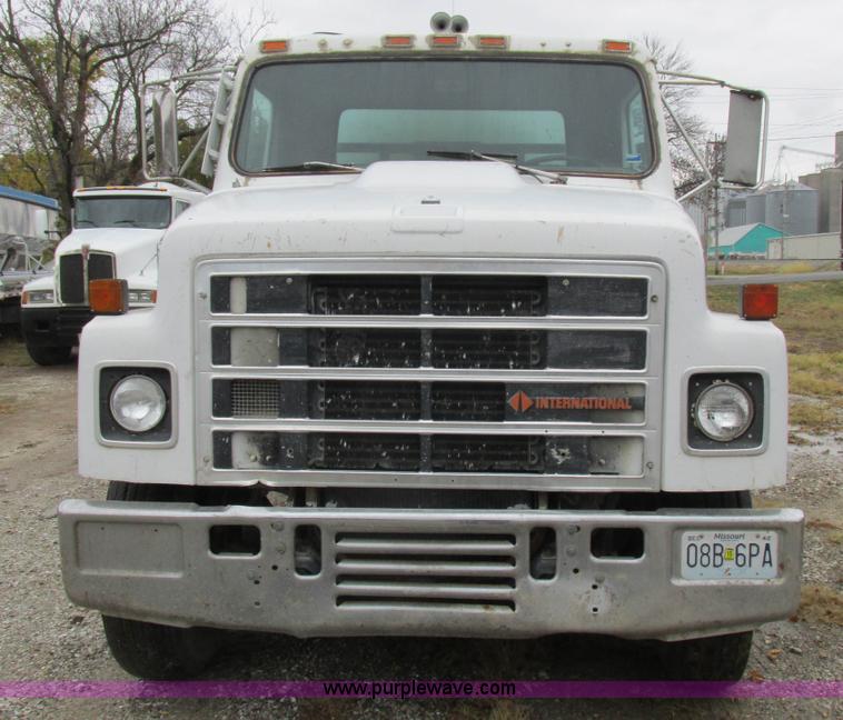 image for item K2230 1986 International 2375 flatbed tank truck