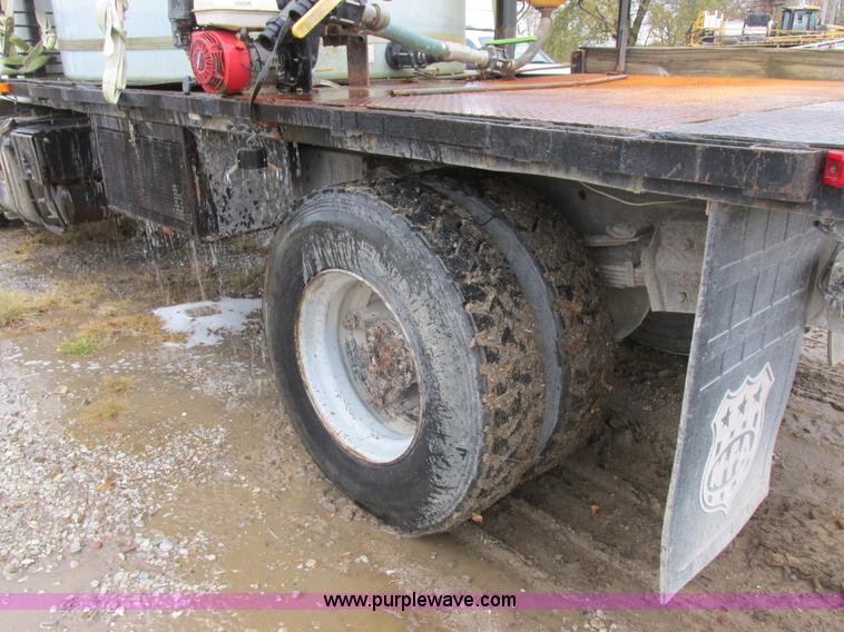 image for item K2230 1986 International 2375 flatbed tank truck