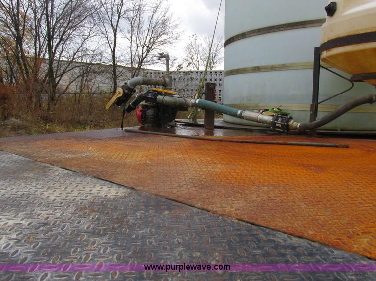 image for item K2230 1986 International 2375 flatbed tank truck