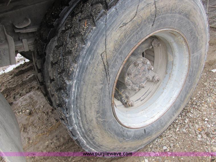 image for item K2230 1986 International 2375 flatbed tank truck