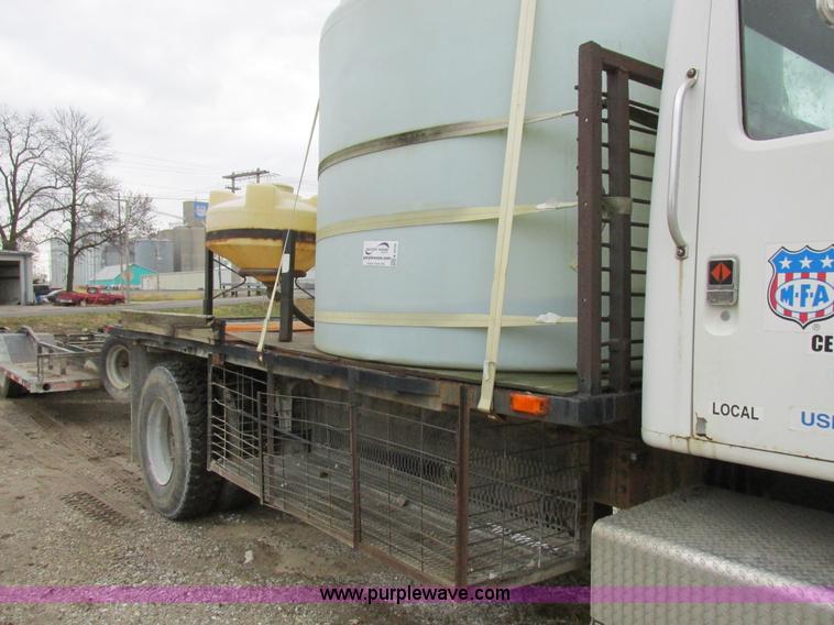 image for item K2230 1986 International 2375 flatbed tank truck