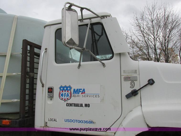 image for item K2230 1986 International 2375 flatbed tank truck