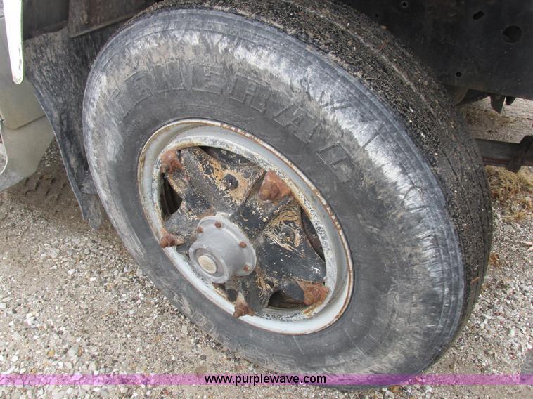 image for item K2230 1986 International 2375 flatbed tank truck