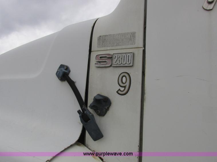 image for item K2230 1986 International 2375 flatbed tank truck