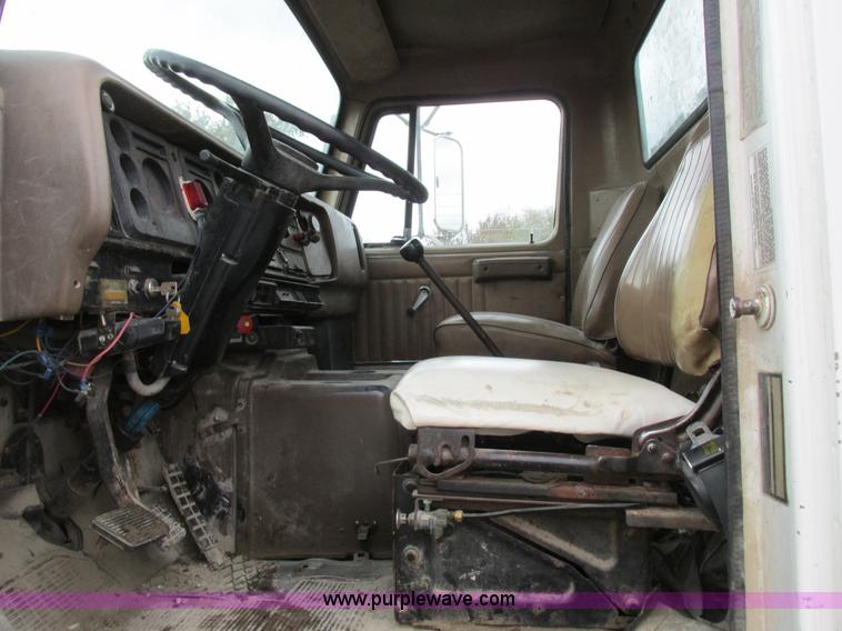 image for item K2230 1986 International 2375 flatbed tank truck