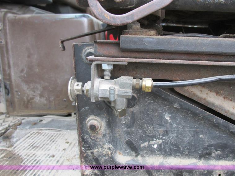 image for item K2230 1986 International 2375 flatbed tank truck