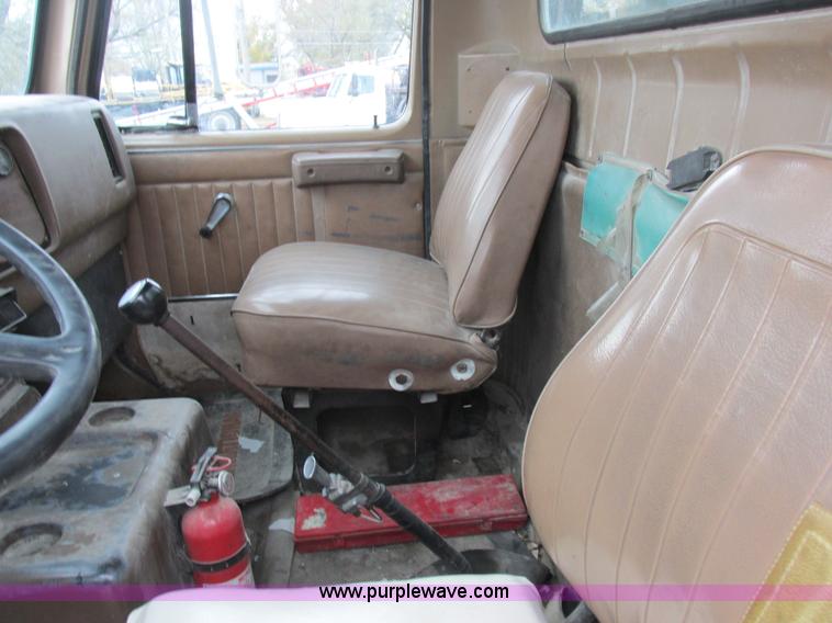 image for item K2230 1986 International 2375 flatbed tank truck