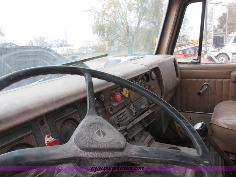 image for item K2230 1986 International 2375 flatbed tank truck