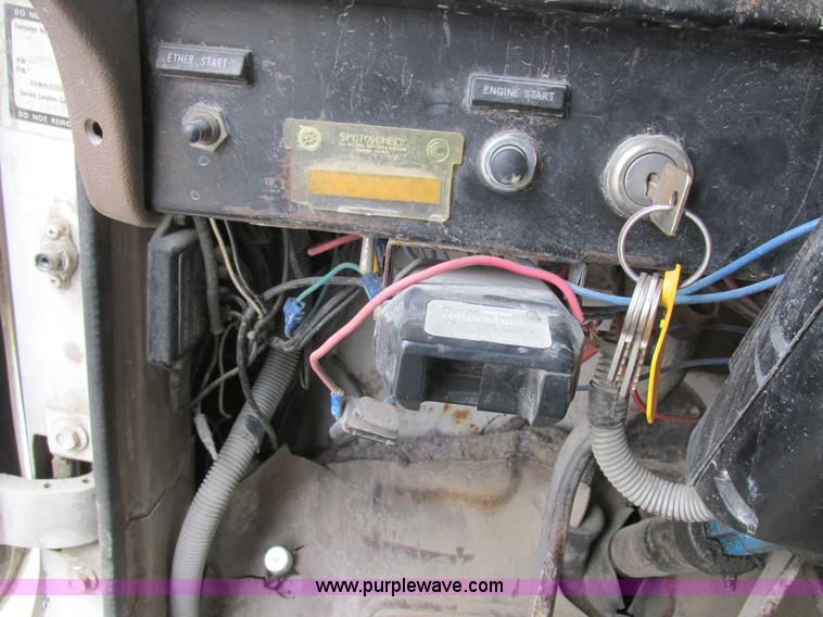 image for item K2230 1986 International 2375 flatbed tank truck