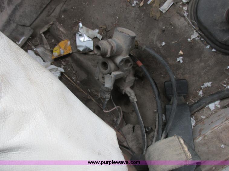 image for item K2230 1986 International 2375 flatbed tank truck