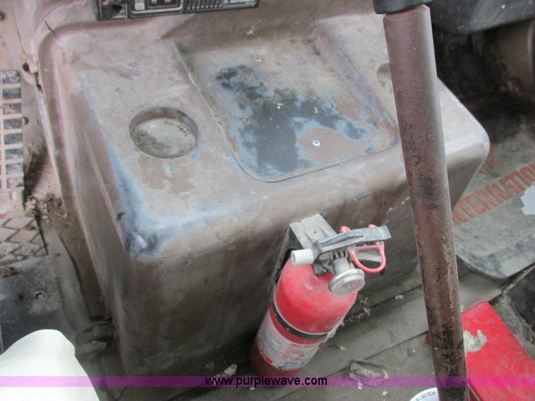 image for item K2230 1986 International 2375 flatbed tank truck