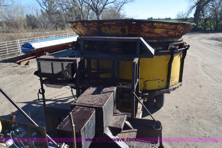 image for item K4934 WHO S121 tub forage grinder