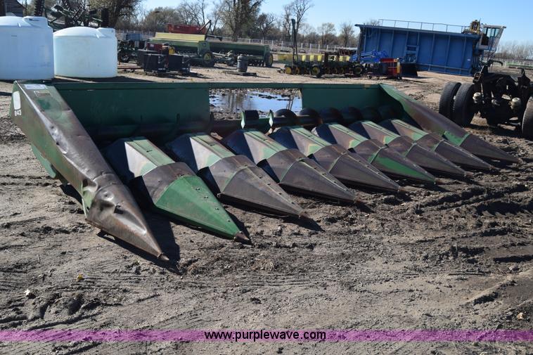 image for item K4941 John Deere 843 corn head