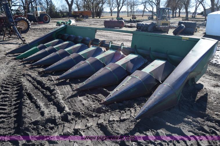 image for item K4941 John Deere 843 corn head