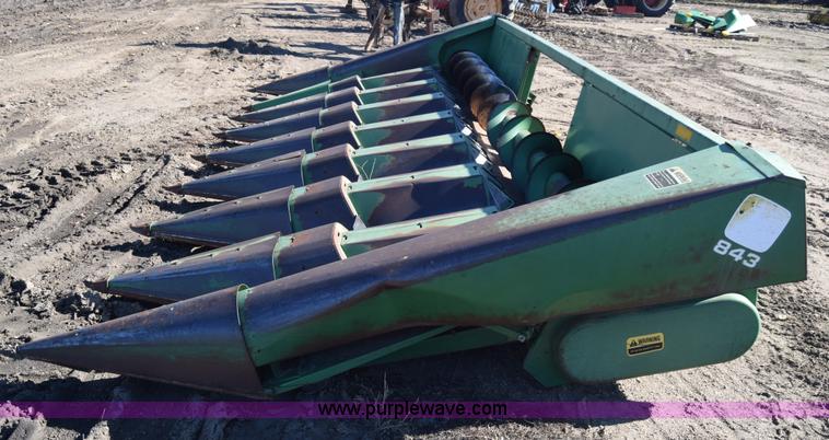 image for item K4941 John Deere 843 corn head