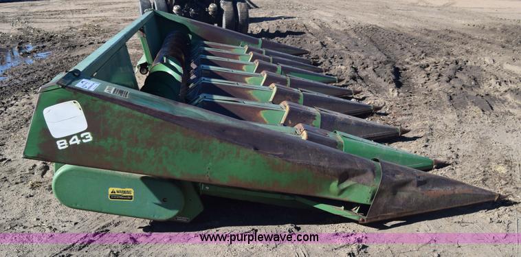 image for item K4941 John Deere 843 corn head