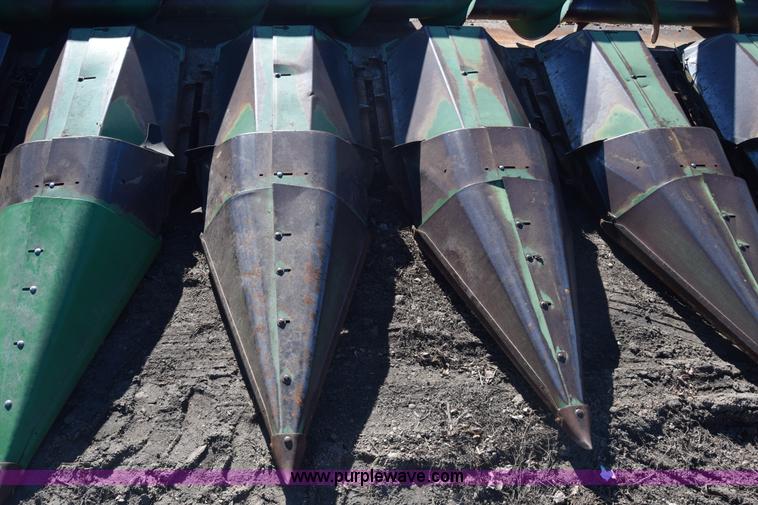 image for item K4941 John Deere 843 corn head