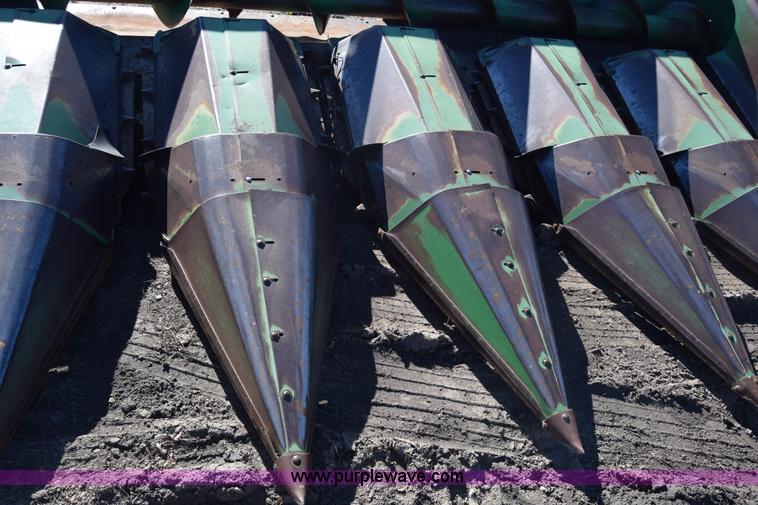 image for item K4941 John Deere 843 corn head