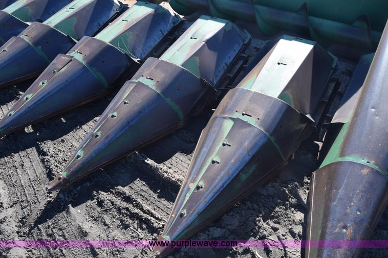 image for item K4941 John Deere 843 corn head