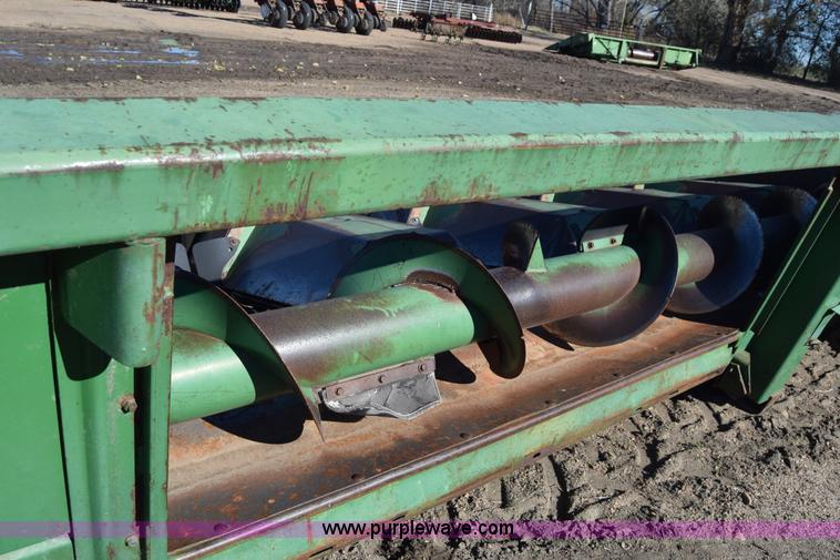 image for item K4941 John Deere 843 corn head