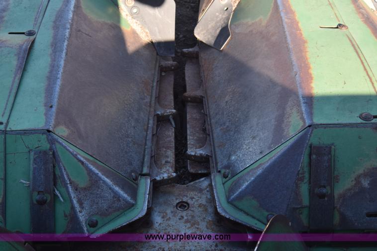 image for item K4941 John Deere 843 corn head