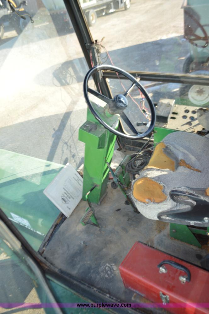 image for item K7576 John Deere 6000 self-propelled sprayer