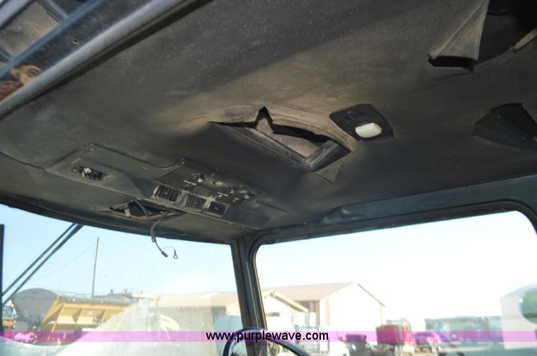 image for item K7576 John Deere 6000 self-propelled sprayer