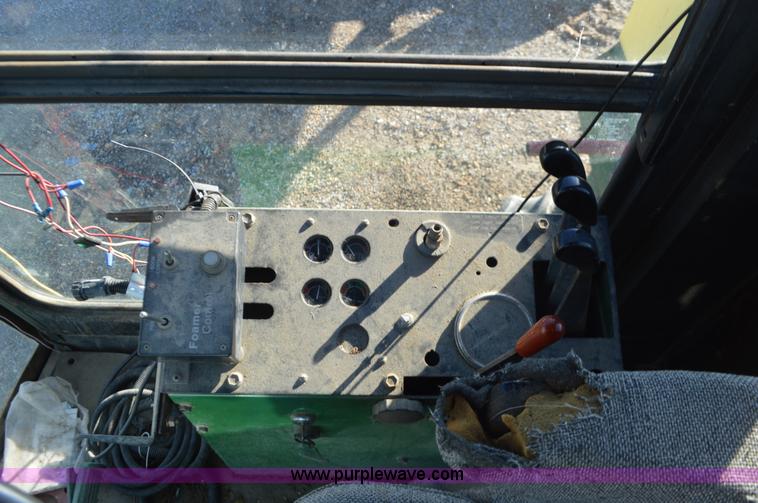 image for item K7576 John Deere 6000 self-propelled sprayer