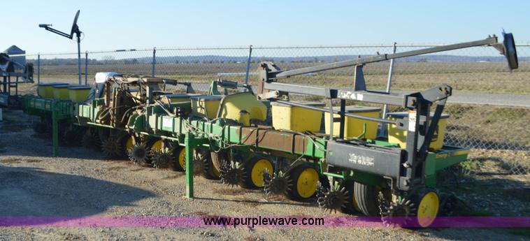 image for item K7588 John Deere 7100 Max Merge 2 planter