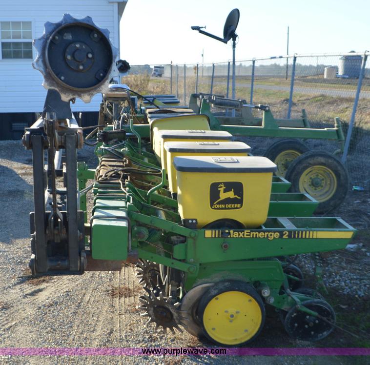 image for item K7588 John Deere 7100 Max Merge 2 planter