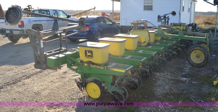 image for item K7588 John Deere 7100 Max Merge 2 planter