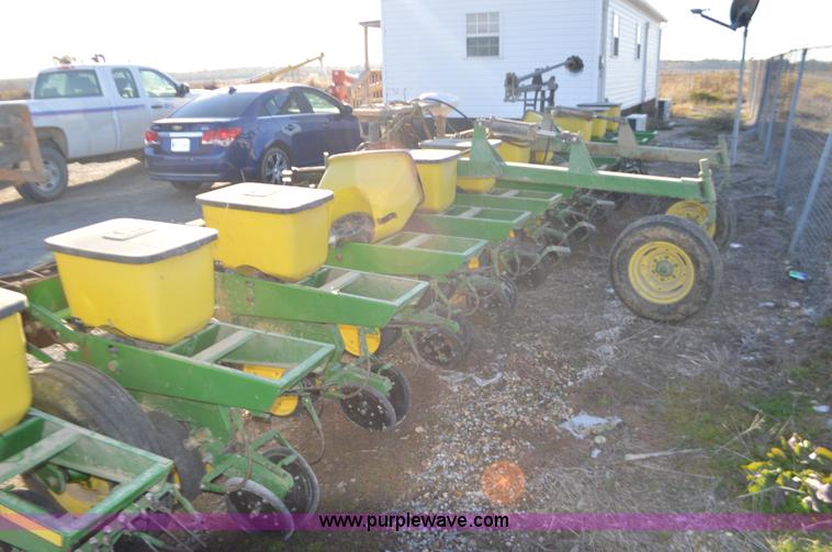 image for item K7588 John Deere 7100 Max Merge 2 planter