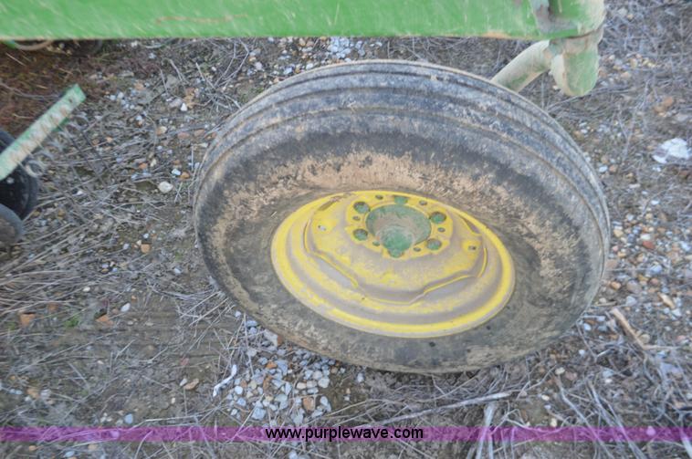 image for item K7588 John Deere 7100 Max Merge 2 planter