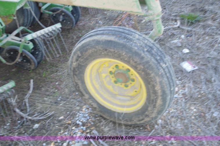 image for item K7588 John Deere 7100 Max Merge 2 planter