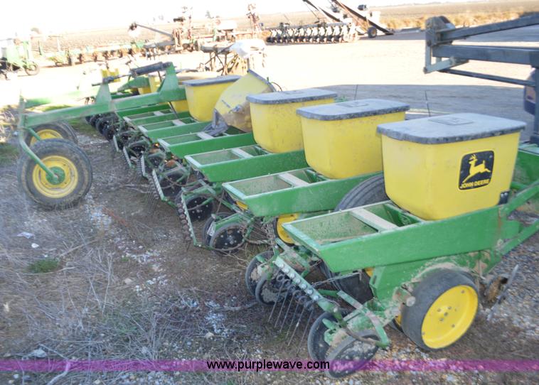 image for item K7588 John Deere 7100 Max Merge 2 planter