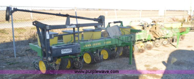 image for item K7588 John Deere 7100 Max Merge 2 planter