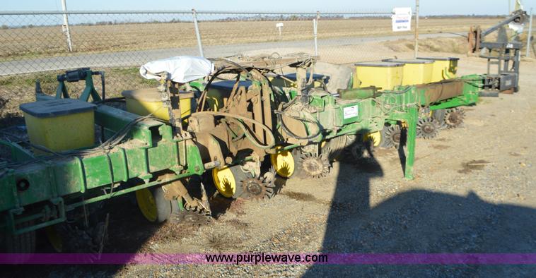 image for item K7588 John Deere 7100 Max Merge 2 planter