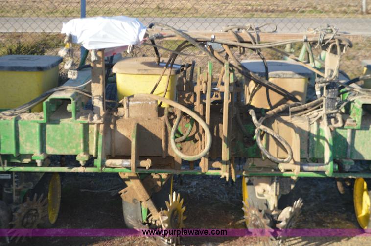 image for item K7588 John Deere 7100 Max Merge 2 planter
