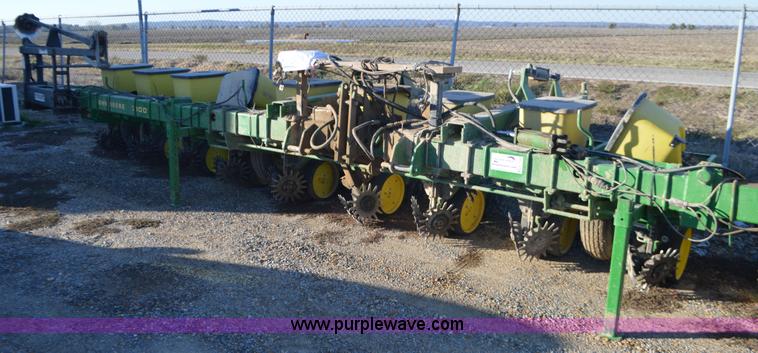 image for item K7588 John Deere 7100 Max Merge 2 planter