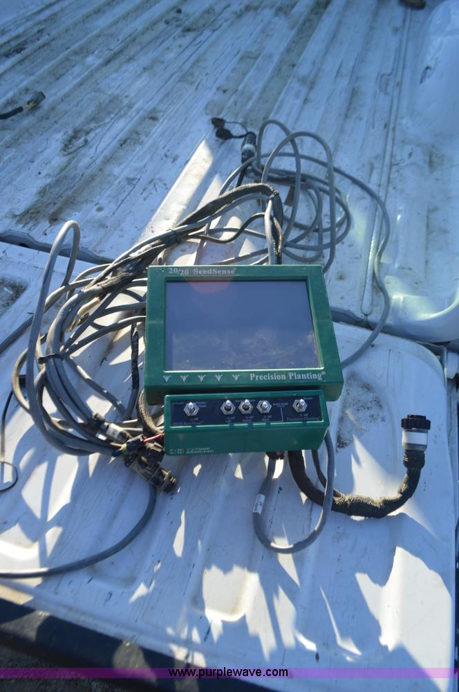 image for item K7588 John Deere 7100 Max Merge 2 planter