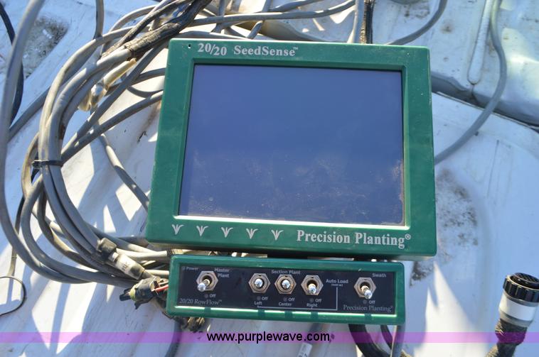 image for item K7588 John Deere 7100 Max Merge 2 planter