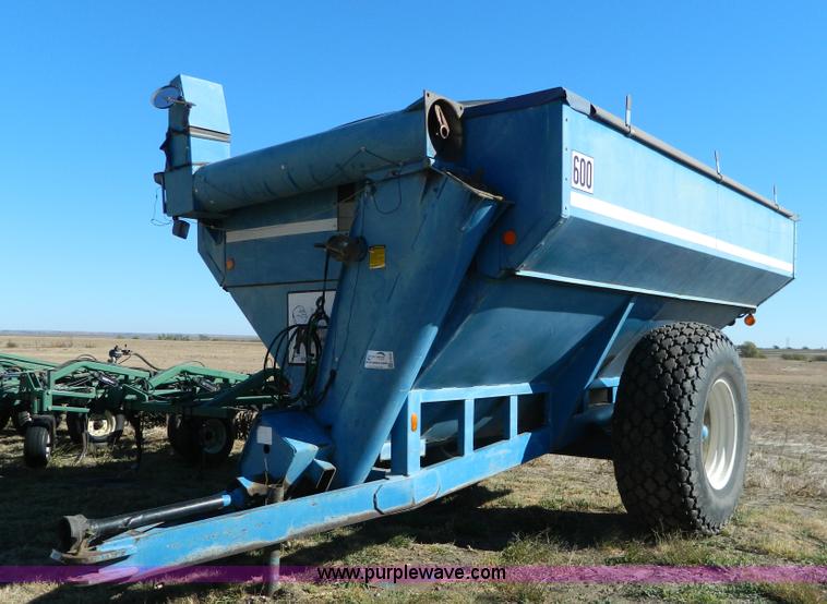 image for item K8238 Kinze 600 grain cart
