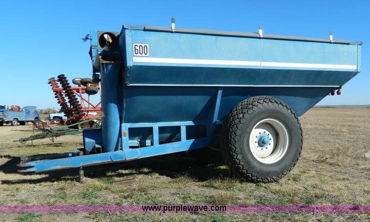 image for item K8238 Kinze 600 grain cart