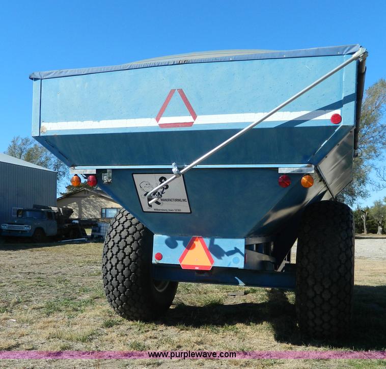 image for item K8238 Kinze 600 grain cart