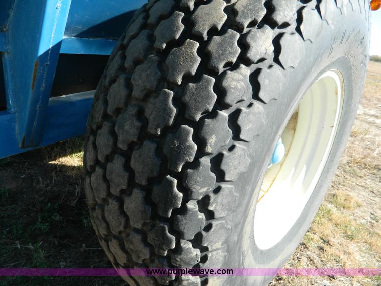 image for item K8238 Kinze 600 grain cart