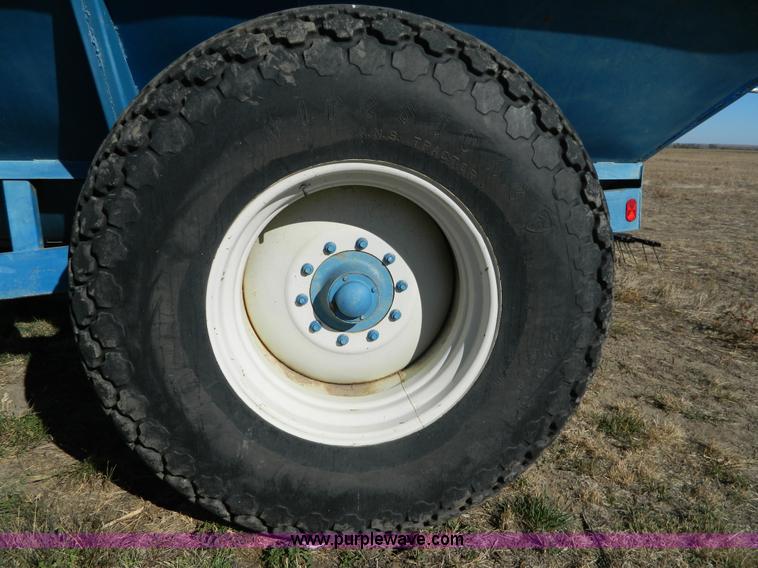 image for item K8238 Kinze 600 grain cart