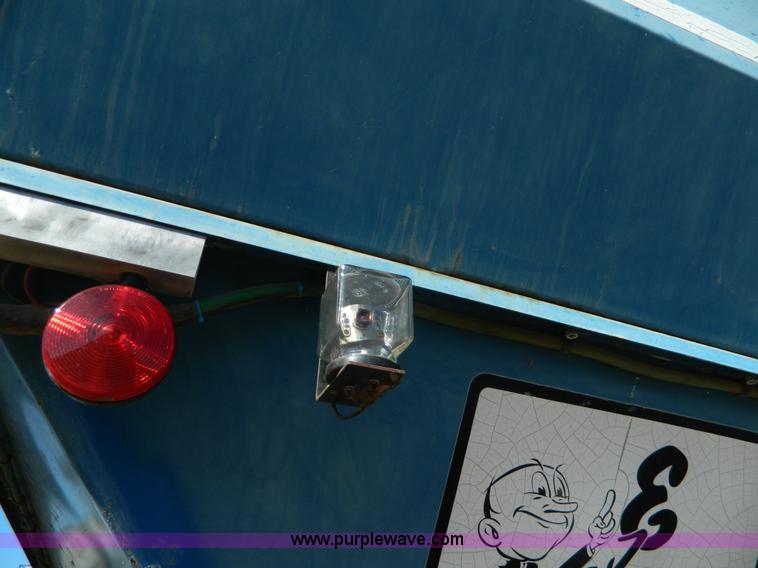 image for item K8238 Kinze 600 grain cart