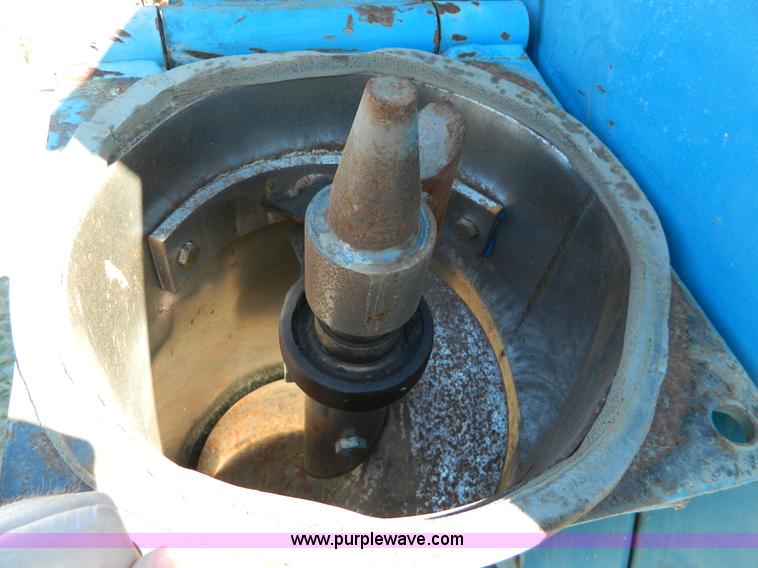 image for item K8238 Kinze 600 grain cart